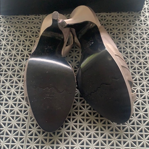 Silver heels size 6 - Picture 3 of 8